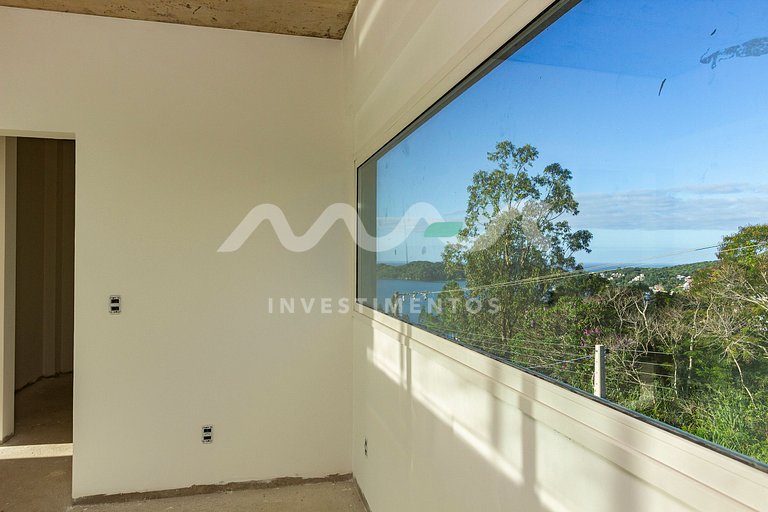 Casa com Piscina de Borda Infinita no Condomínio Panorâmico
