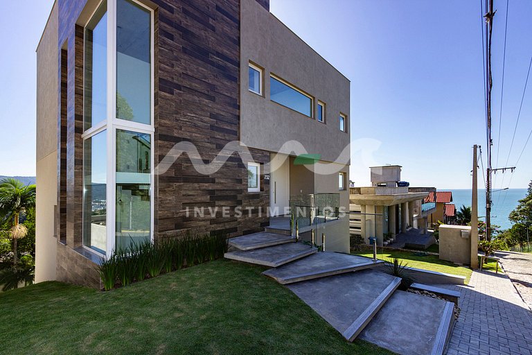 Casa com Piscina de Borda Infinita no Condomínio Panorâmico