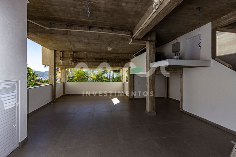 Casa com Piscina de Borda Infinita no Condomínio Panorâmico