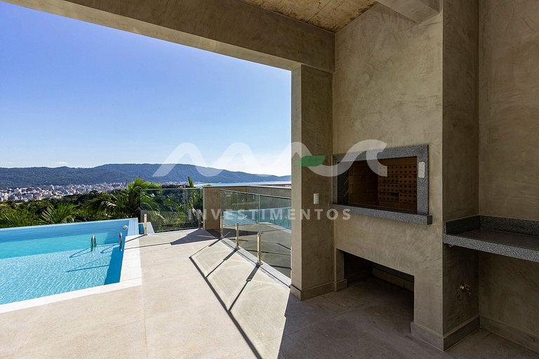 Casa com Piscina de Borda Infinita no Condomínio Panorâmico