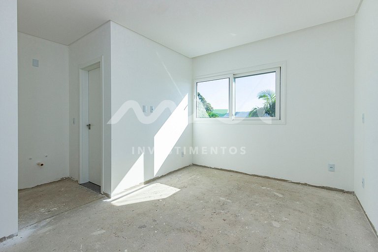 Casa com Piscina de Borda Infinita no Condomínio Panorâmico