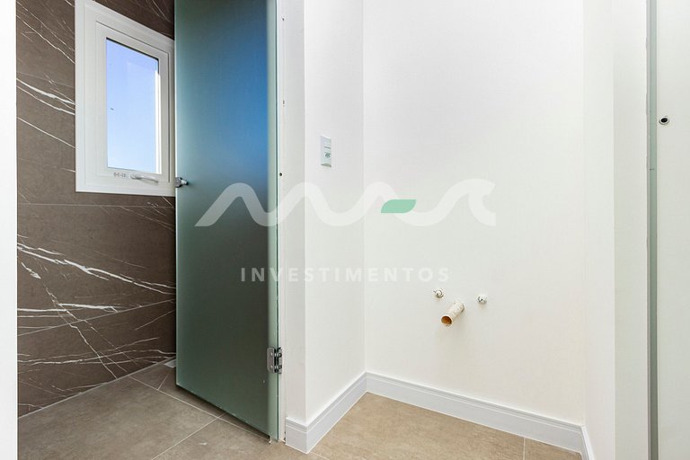 Casa com Piscina de Borda Infinita no Condomínio Panorâmico