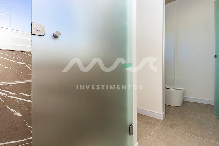 Casa com Piscina de Borda Infinita no Condomínio Panorâmico