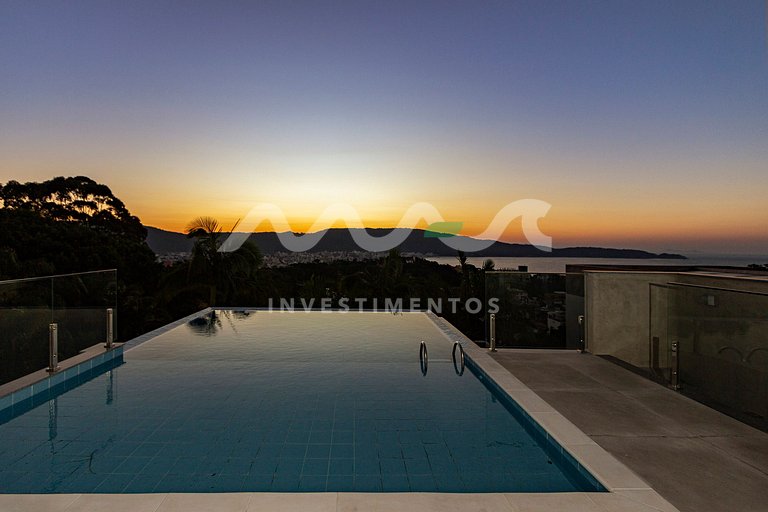 Casa com Piscina de Borda Infinita no Condomínio Panorâmico