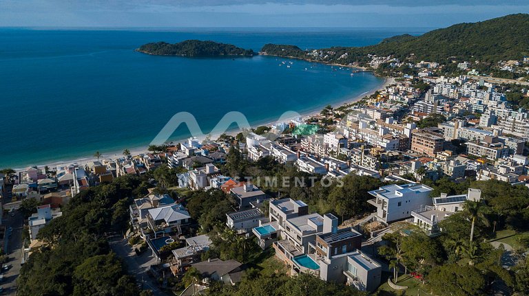 Casa com Piscina de Borda Infinita no Condomínio Panorâmico