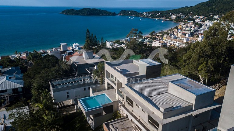 Casa com Piscina de Borda Infinita no Condomínio Panorâmico