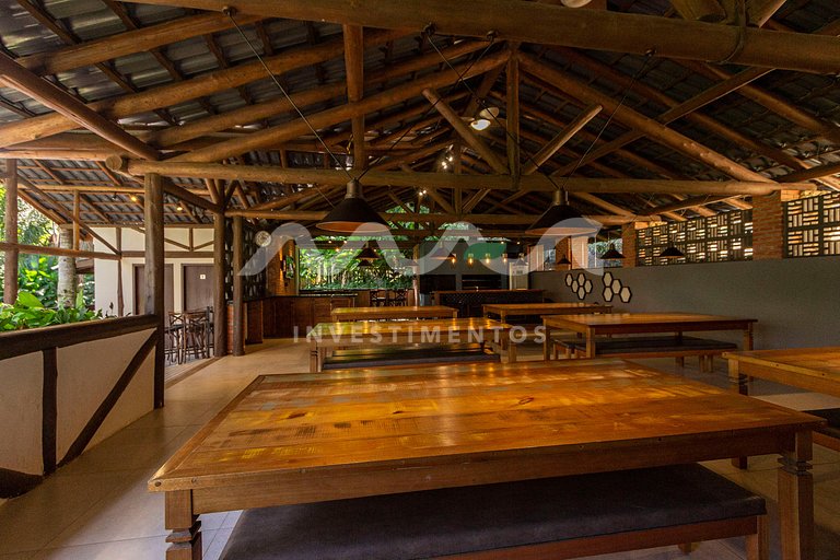 Casa com Piscina de Borda Infinita no Condomínio Panorâmico