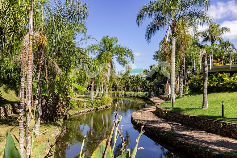 Casa com Piscina de Borda Infinita no Condomínio Panorâmico