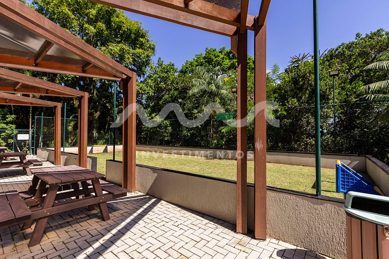 Casa com Piscina de Borda Infinita no Condomínio Panorâmico