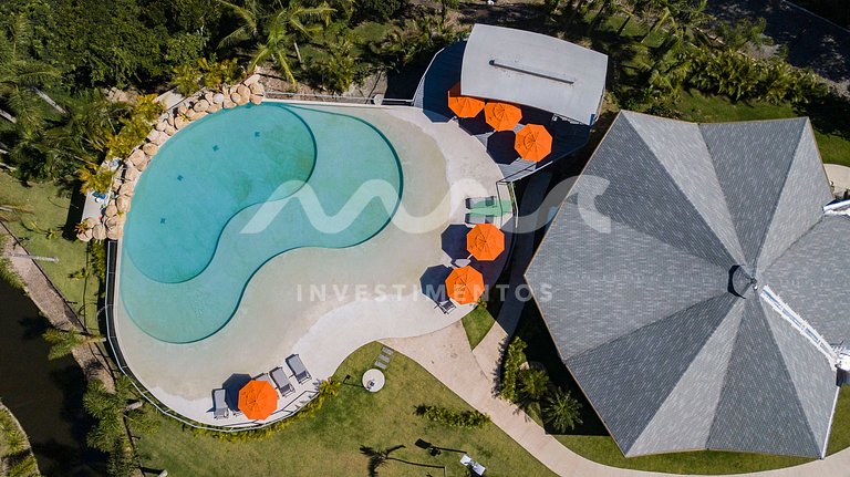 Casa com Piscina de Borda Infinita no Condomínio Panorâmico