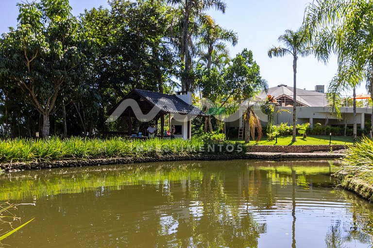 Casa con piscina infinita en Condomínio Panorânico