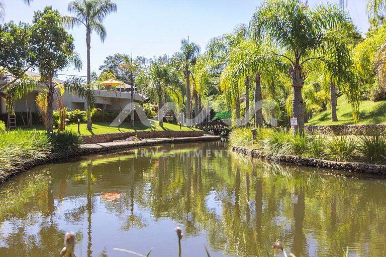 Casa com Piscina de Borda Infinita no Condomínio Panorâmico